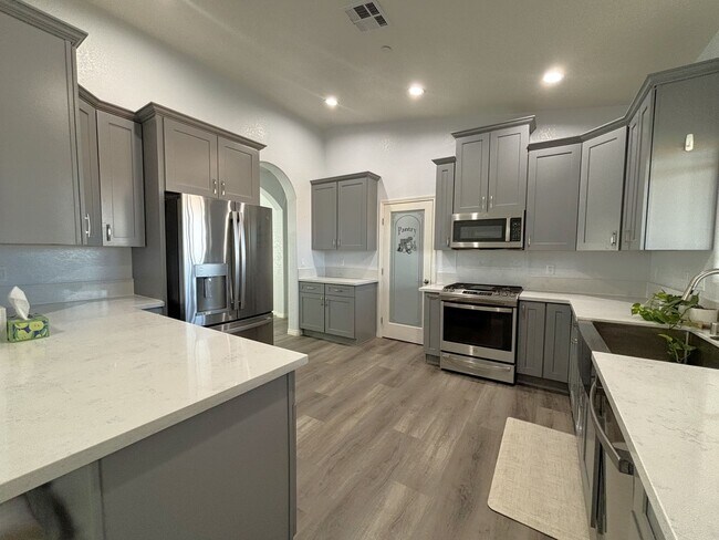 Foto del edificio - Beautiful Property Coming Soon!!!!