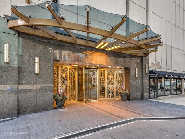Building Photo - 111 E Chestnut St