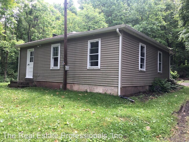 Building Photo - 2 br, 1 bath House - 93 Center Road