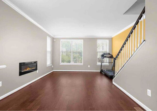 Building Photo - 316 White Oak Way