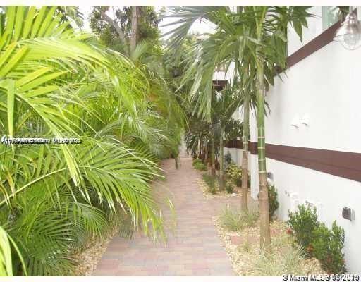 Building Photo - 2726 Coconut Ave