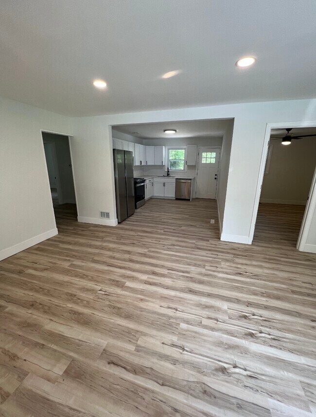 Building Photo - 6448 Glade Ave