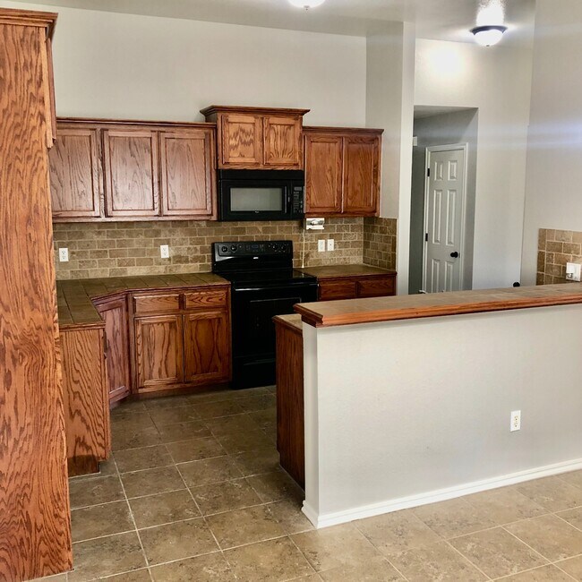 Foto del edificio - 233 Spring Creek Rd