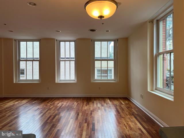 Building Photo - 105 S 18th St