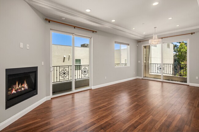 Living area and dining - 11909 Laurelwood Dr