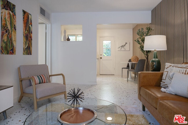 Building Photo - 459 E Avenida Olancha