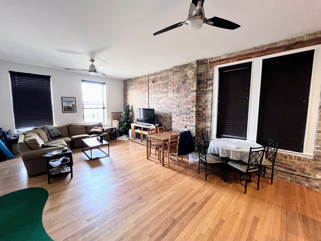 Building Photo - 2129 N Southport Ave