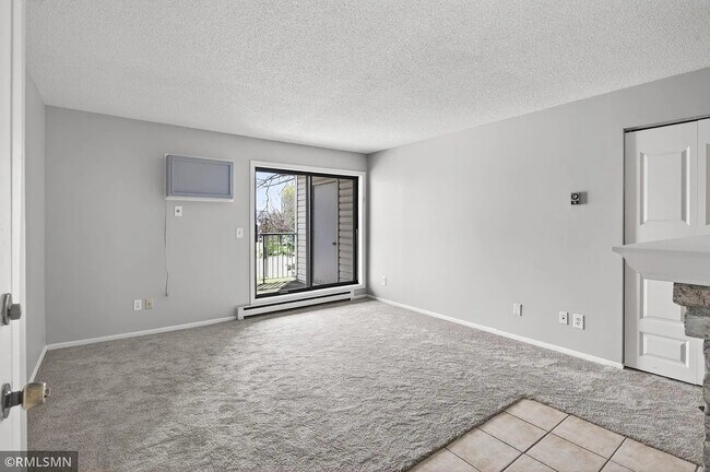 Foto del edificio - 400 Shelard Pkwy