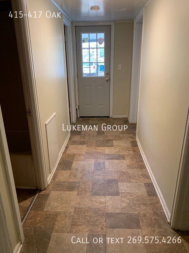 Building Photo - 415-417 Oak-