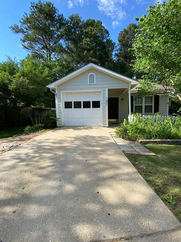 Foto principal - Adorable, east side cottage near UGA vet s...