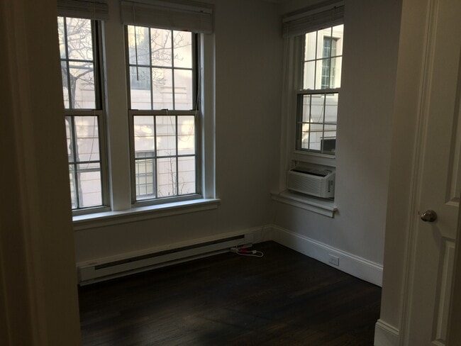 Building Photo - 28 Clearway St