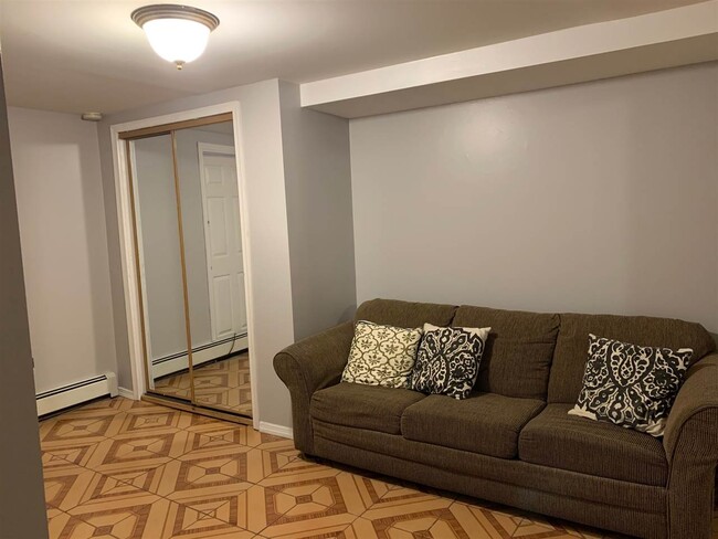 Building Photo - 415 Gregory Ave