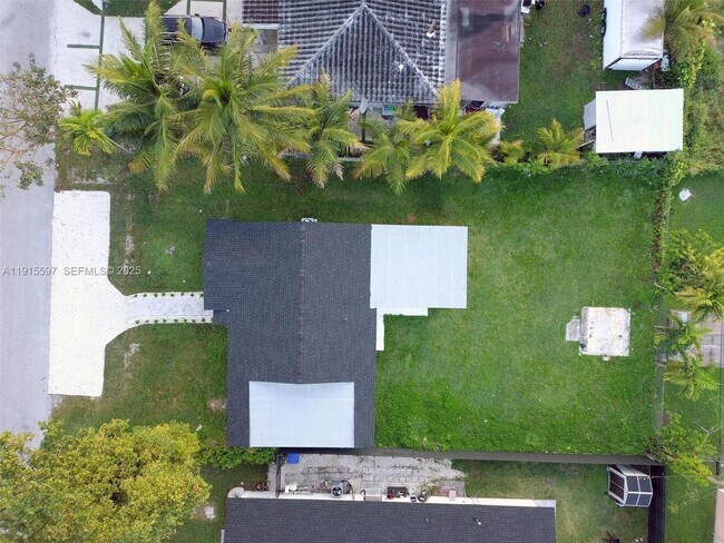 Foto del edificio - 216 NE 160th St