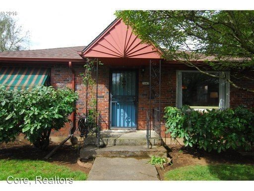 Primary Photo - 7641 SE Alder St