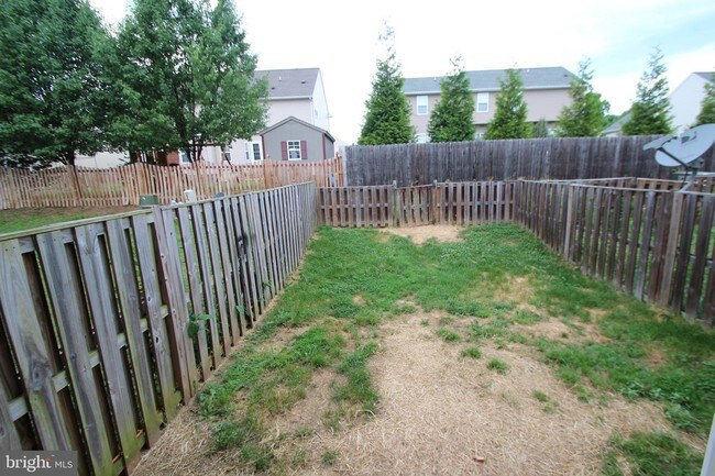 Building Photo - 860 Persimmon Pl