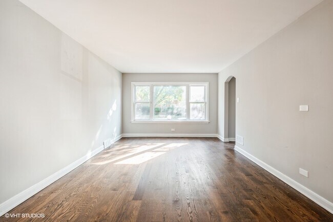 Building Photo - 8804 S Blackstone Ave