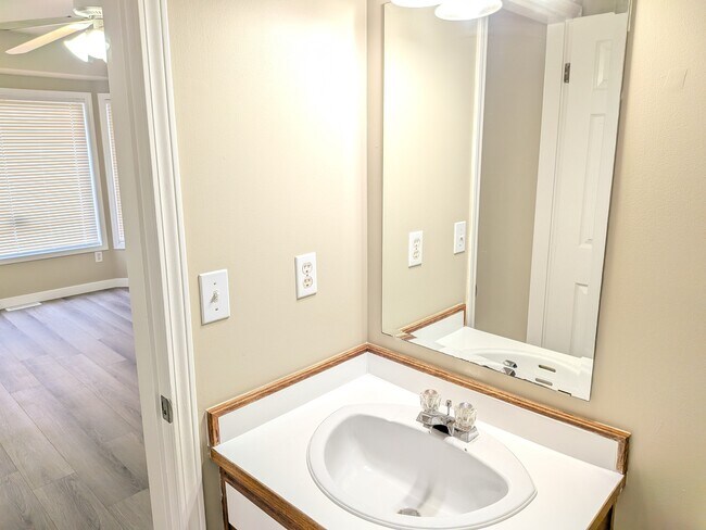 Photo du bâtiment - 46043 Mellard Ave