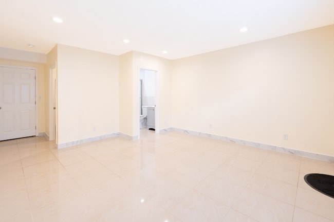 Building Photo - 2050 S Lida Ln