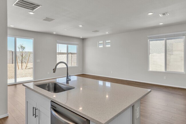 Foto del edificio - 17996 W Sand Hls Dr