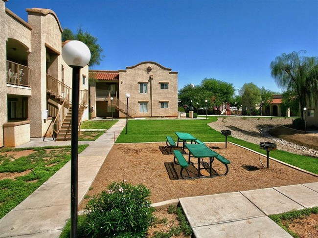 Building Photo - Sahuarita Mission Apartments