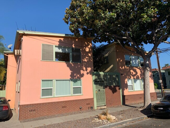 Building Photo - 219 Esperanza Ave