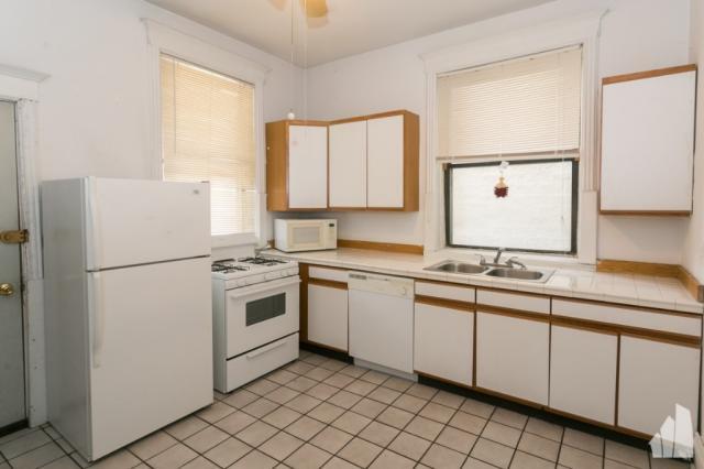 Building Photo - 2 bedroom in Chicago IL 60657