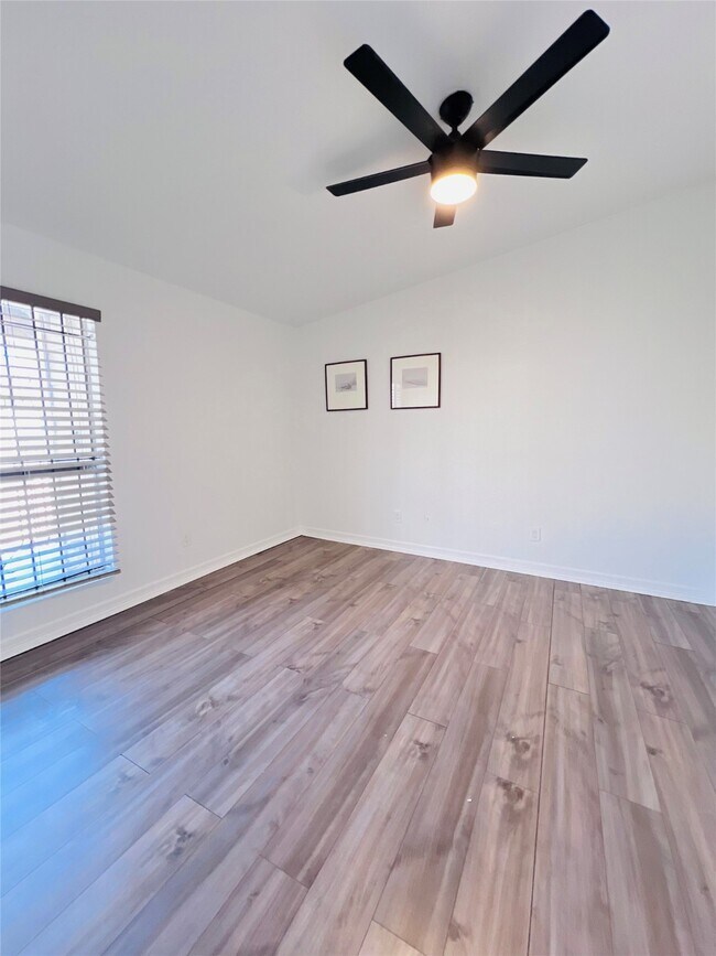 Foto del edificio - 2110 Wilcrest Dr