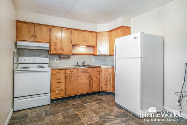 Building Photo - 919 S Twyckenham Dr