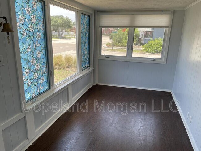 Photo - 600 28th St N House