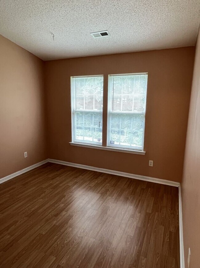 Foto del edificio - Updated 3 Bedroom, 2 Bath Ranch in NW Char...