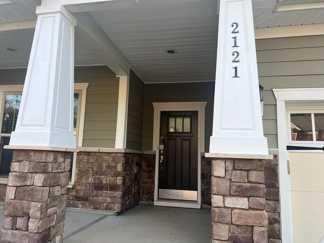 Foto principal - 2121 Chipley Dr