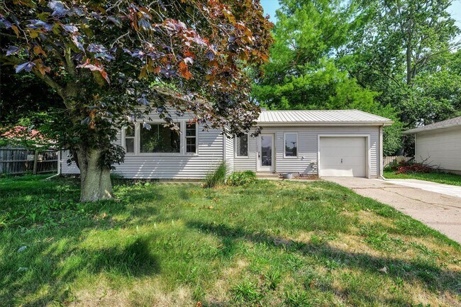 Building Photo - 2 BED / 1 BATH HOUSE IN CENTRAL CHAMPAIGN ...