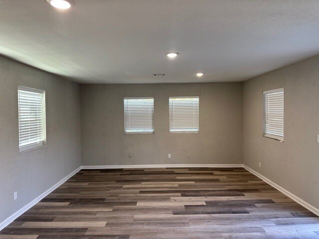 Foto del edificio - 201 W Campbell Dr