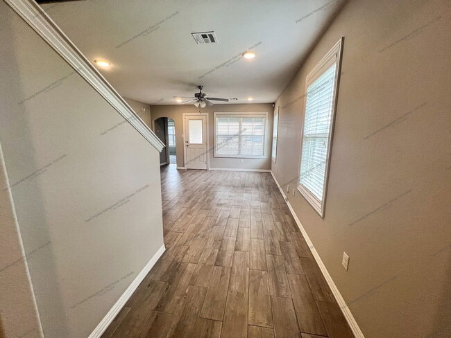 Building Photo - 6621 Leightyn Ln