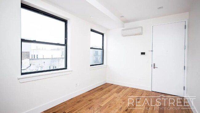 Foto del edificio - NEW MODERN 2 BED IN CROWN HEIGHTS!