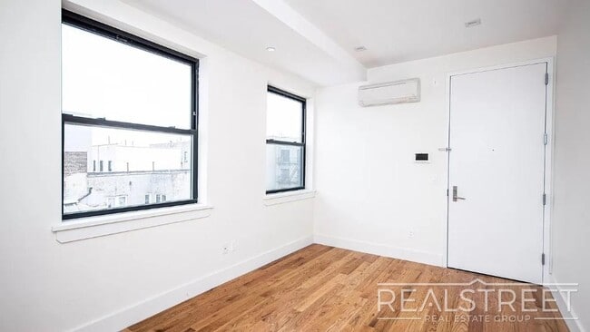 Building Photo - NEW MODERN 3 BED IN CROWN HEIGHTS!