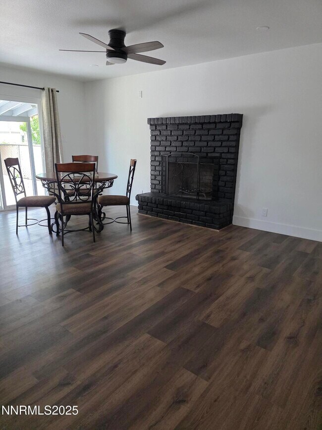 Foto del edificio - 3280 Everett Dr
