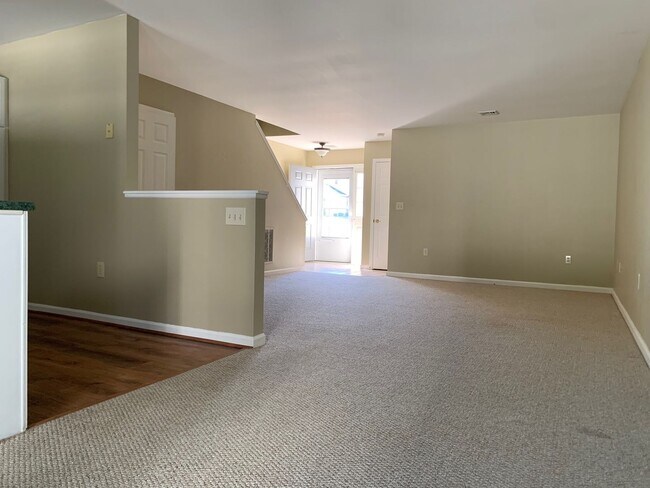 Foto del edificio - 2 BR Townhouse