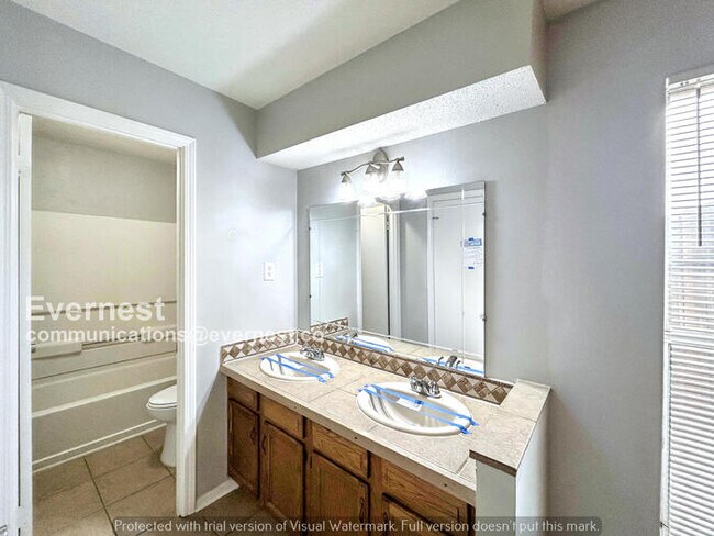 Foto del edificio - 6220 Forestgate Rd