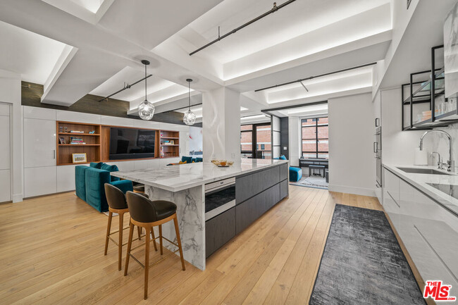 Building Photo - 849 S Broadway