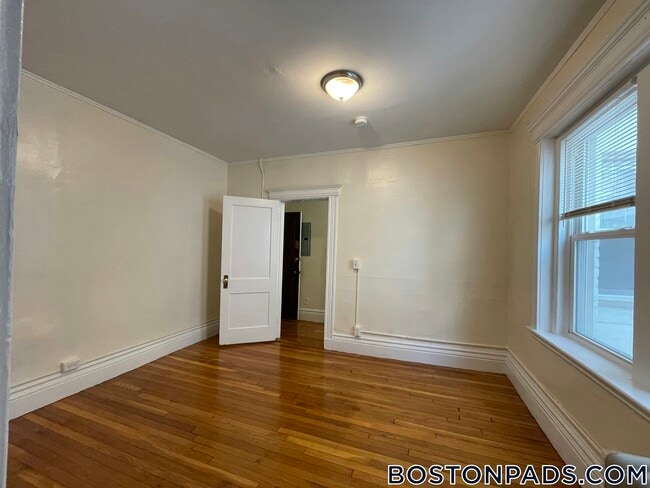 Building Photo - 1111 Boylston St