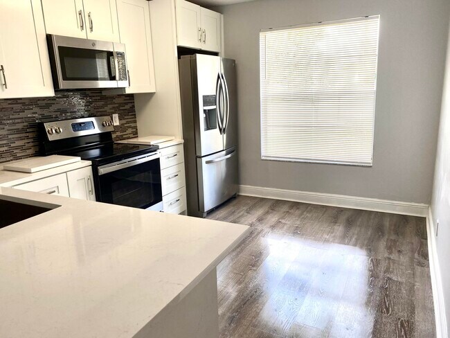 Building Photo - 270 Palmetto Ct