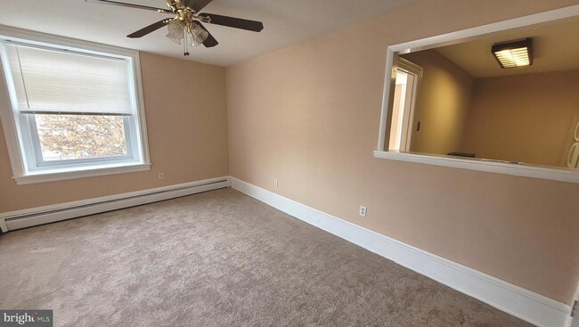 Building Photo - 546 Walnut Ln