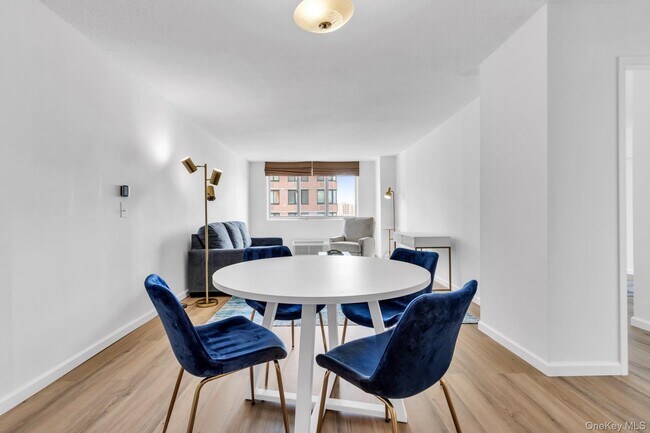Foto del edificio - 345 E 93rd St