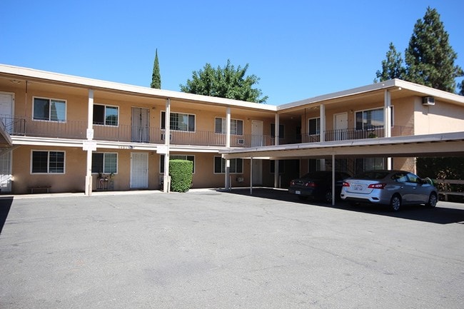 Building Photo - 1495 Bassett Dr