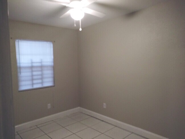 Foto del edificio - 7667 Avon Park Blvd