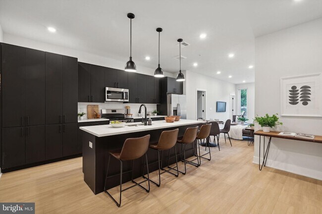 Foto del edificio - 6910 Ridge Ave