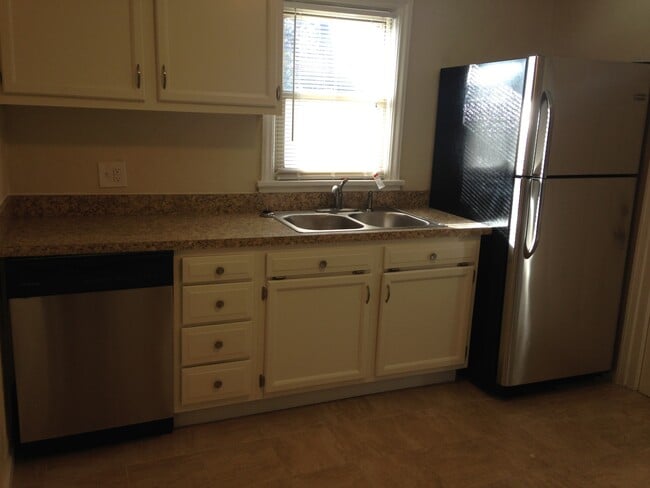 Building Photo - Single Family Home in Portsmouth