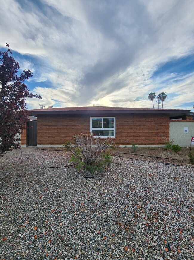 Vista de la calle - 431 S Simpson Ave