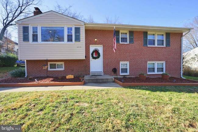 Building Photo - 4218 University Dr